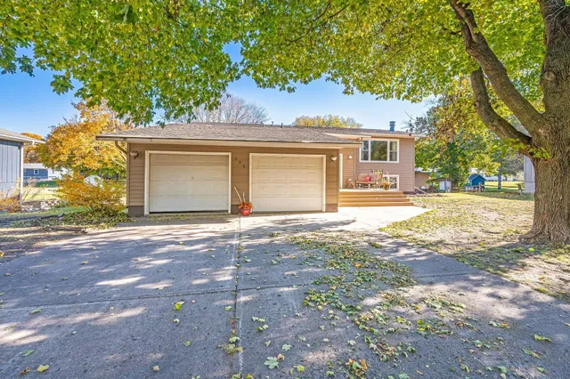 $219,000 | 302 North Manyaska Street, Sherburn, MN 56171