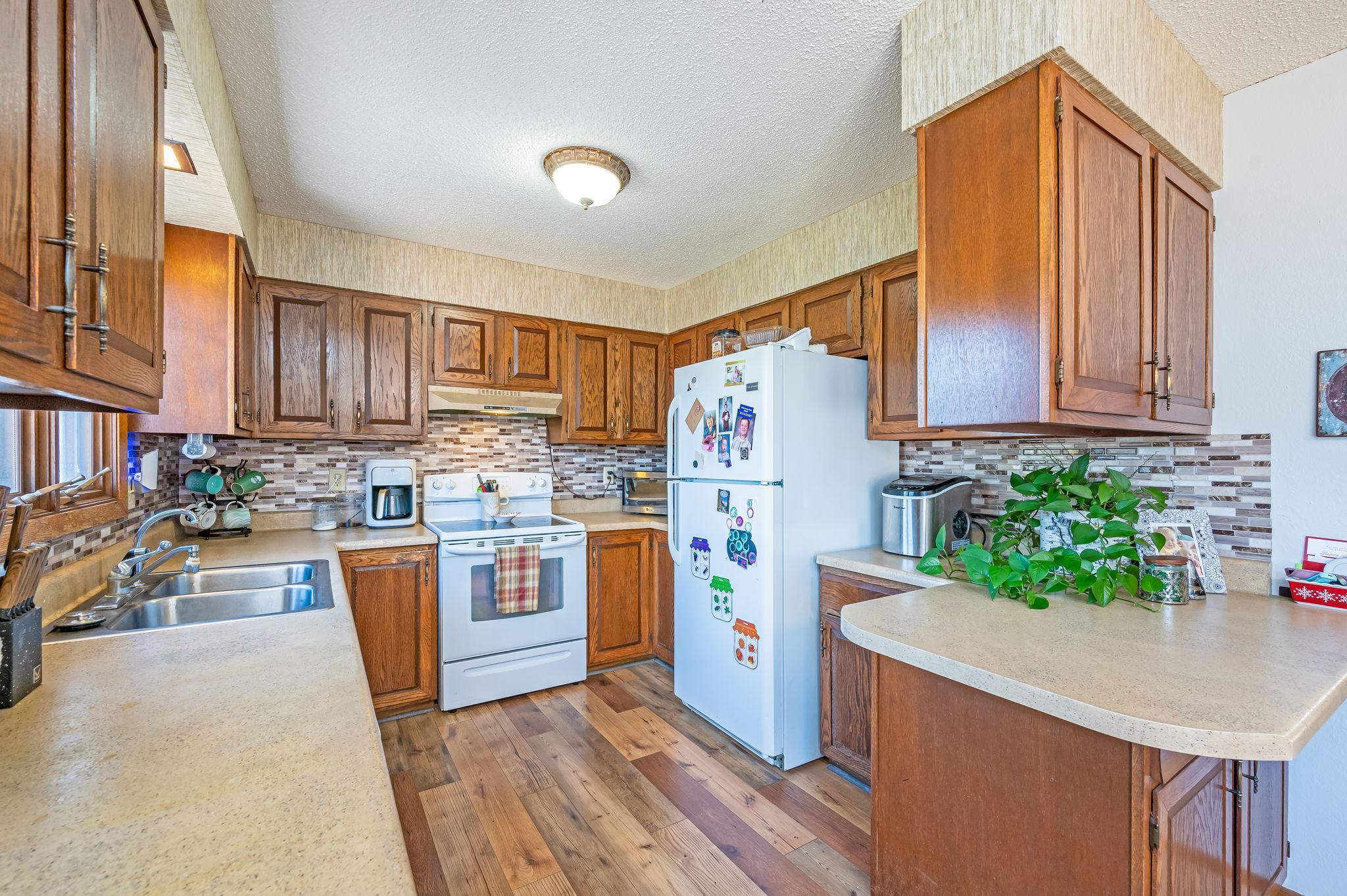 302 North Manyaska Street Sherburn, MN 56171 - Photo 9 of 43