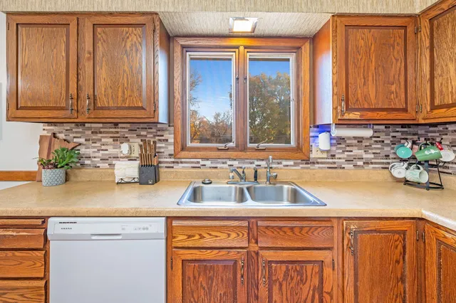 $219,000 | 302 North Manyaska Street, Sherburn, MN 56171