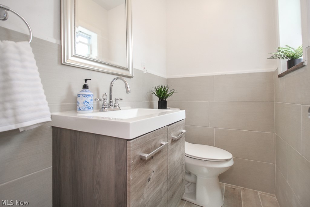 3078 Becket Road Cleveland, OH 44120 - Photo 13 of 35