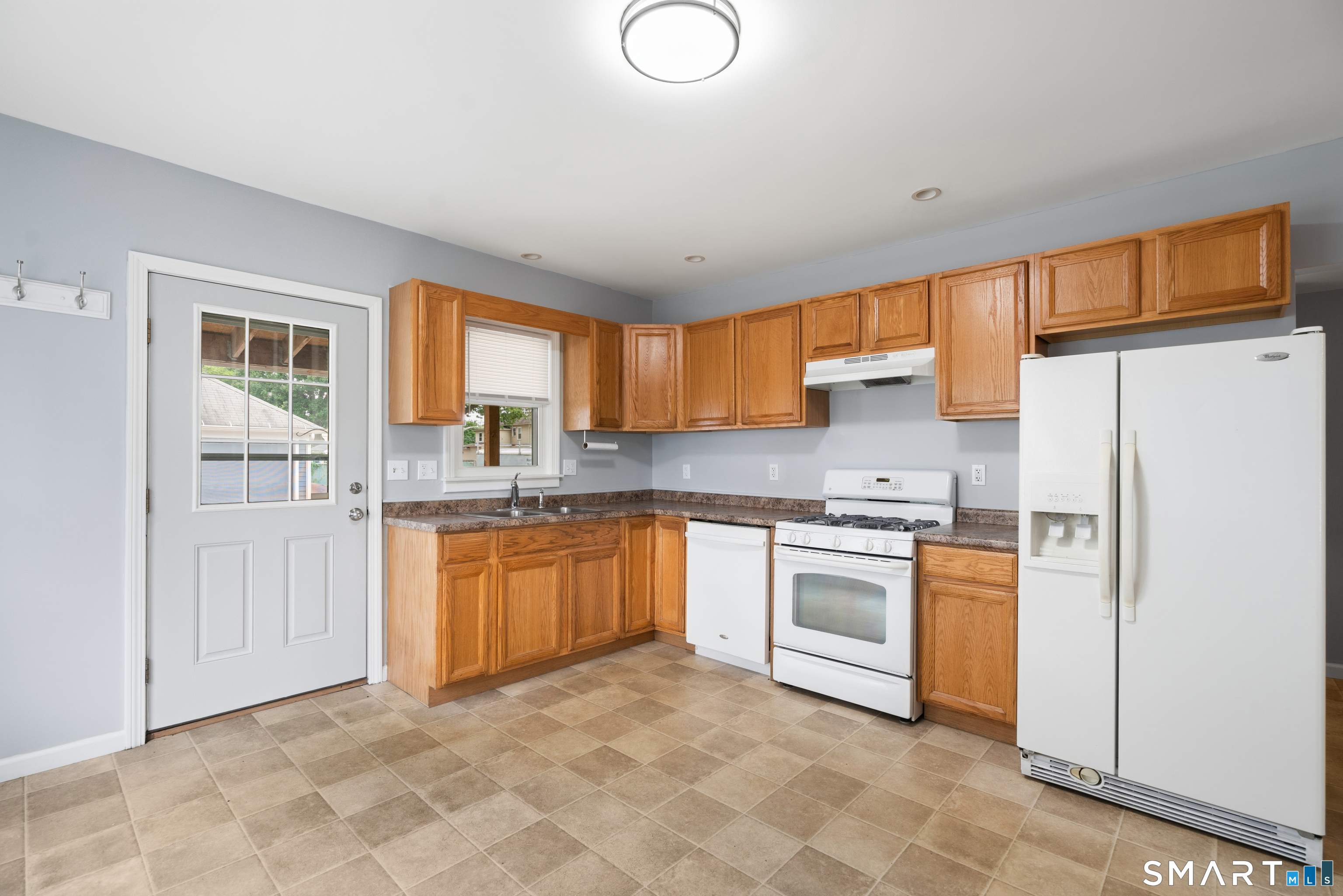 15 Summit Street Manchester, CT 06040 - Photo 10 of 34 Gallery Image 10