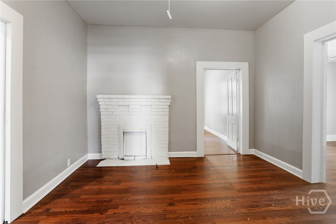 1023 West 37th Street Savannah, GA 31415 - Photo 9 of 33 Living???????????????????????????????????????? room.