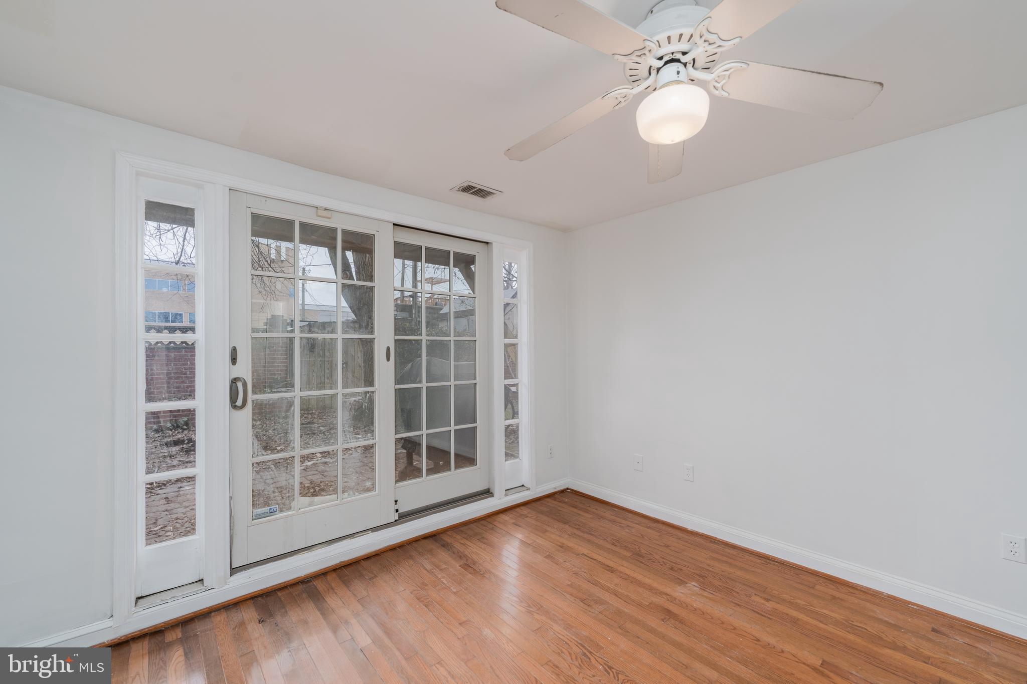 1153 Riverside Avenue Baltimore, MD 21230 - Photo 10 of 35 wooden floor in an empty room with a window
