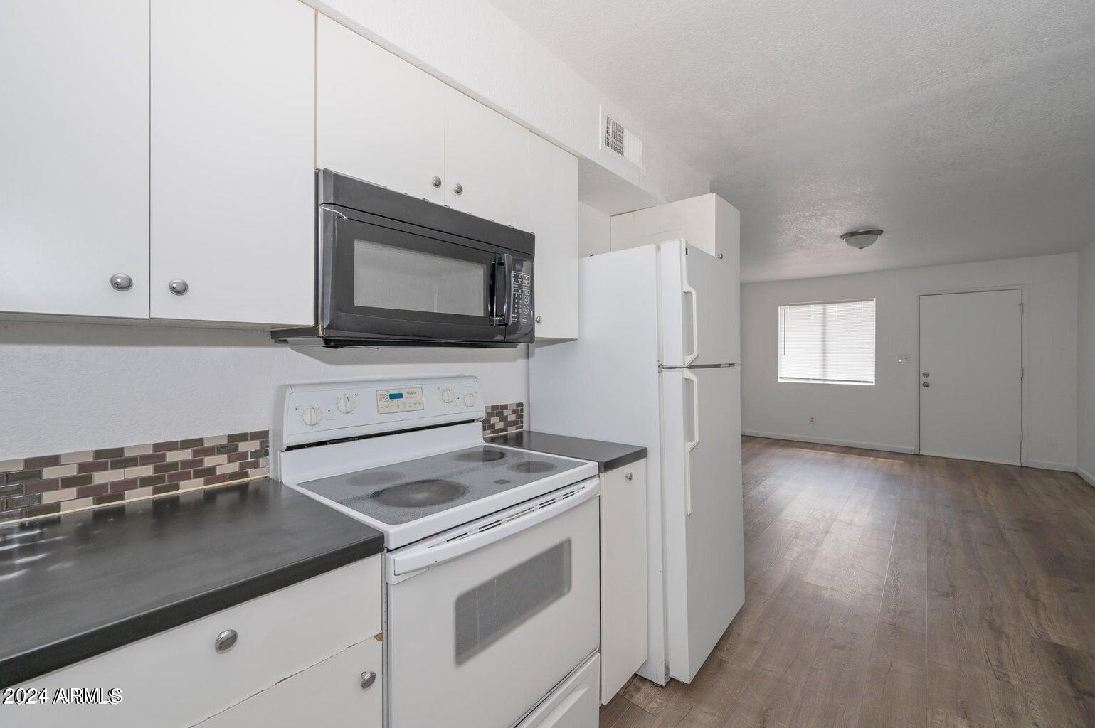 2049 West Hayward Avenue, Unit 10 Phoenix, AZ 85021 - Photo 2 of 14 20220816035342603059000000-o