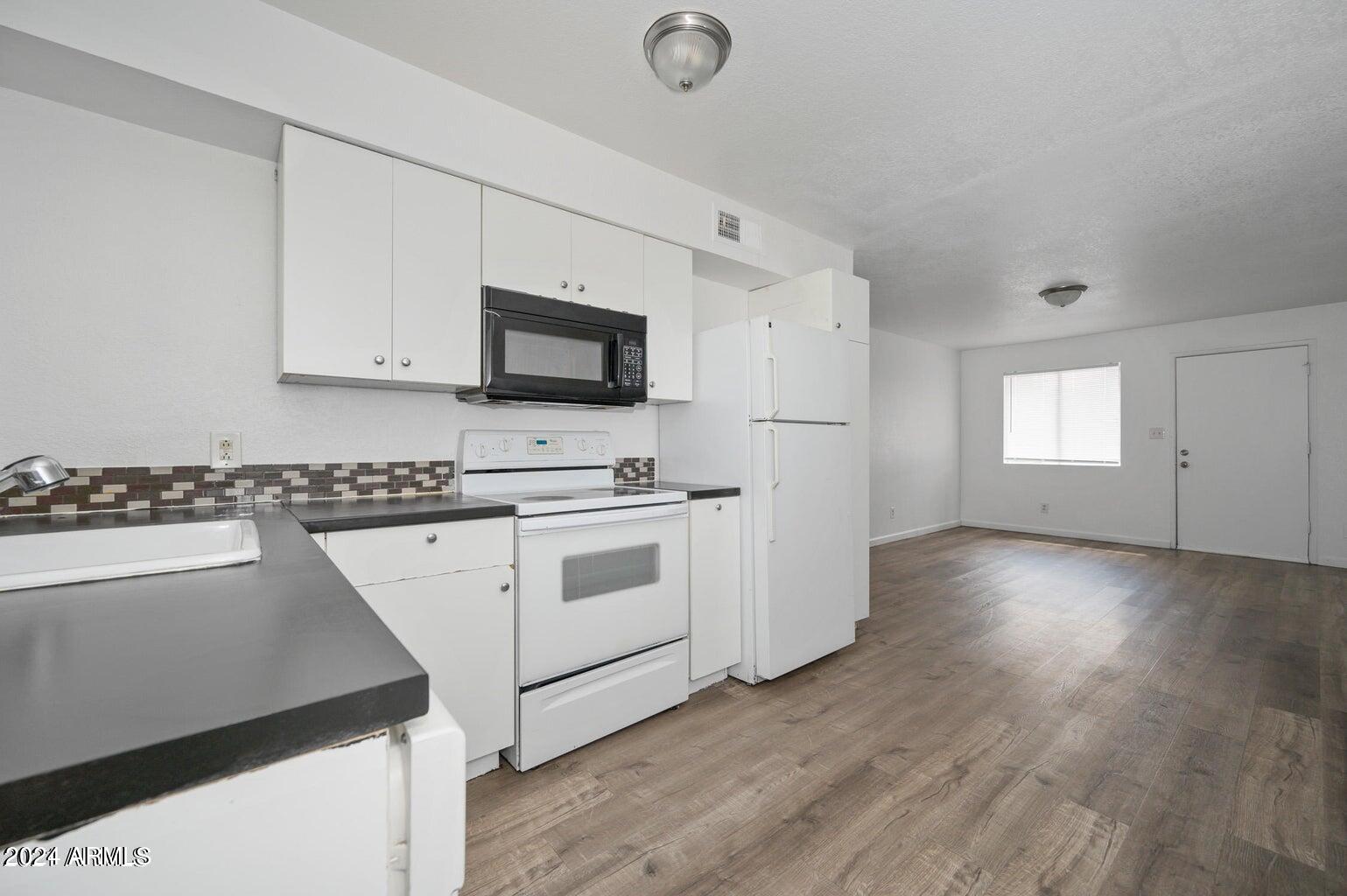 2049 West Hayward Avenue, Unit 10 Phoenix, AZ 85021 - Photo 4 of 14 20220816035342167247000000-o