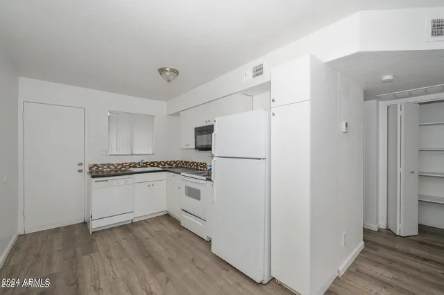 $899 | 2049 West Hayward Avenue, Unit 10, Phoenix, AZ 85021