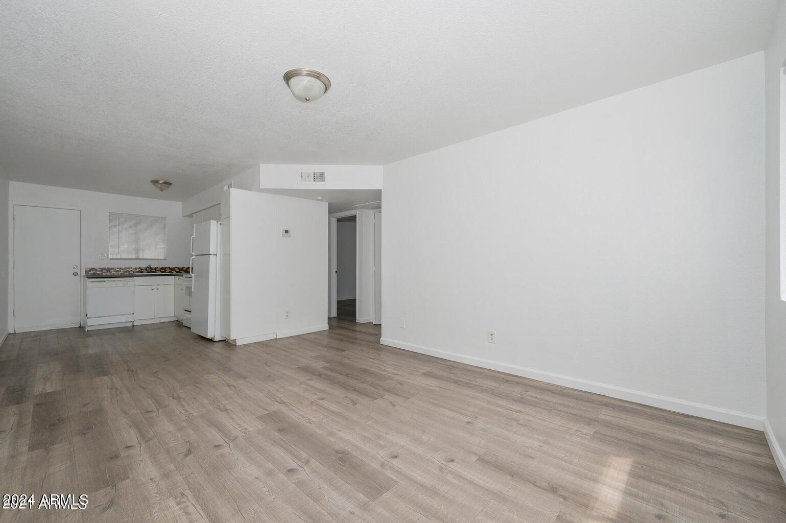 2049 West Hayward Avenue, Unit 10 Phoenix, AZ 85021 - Photo 6 of 14 20220816035341955776000000-o