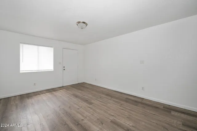 $899 | 2049 West Hayward Avenue, Unit 10, Phoenix, AZ 85021