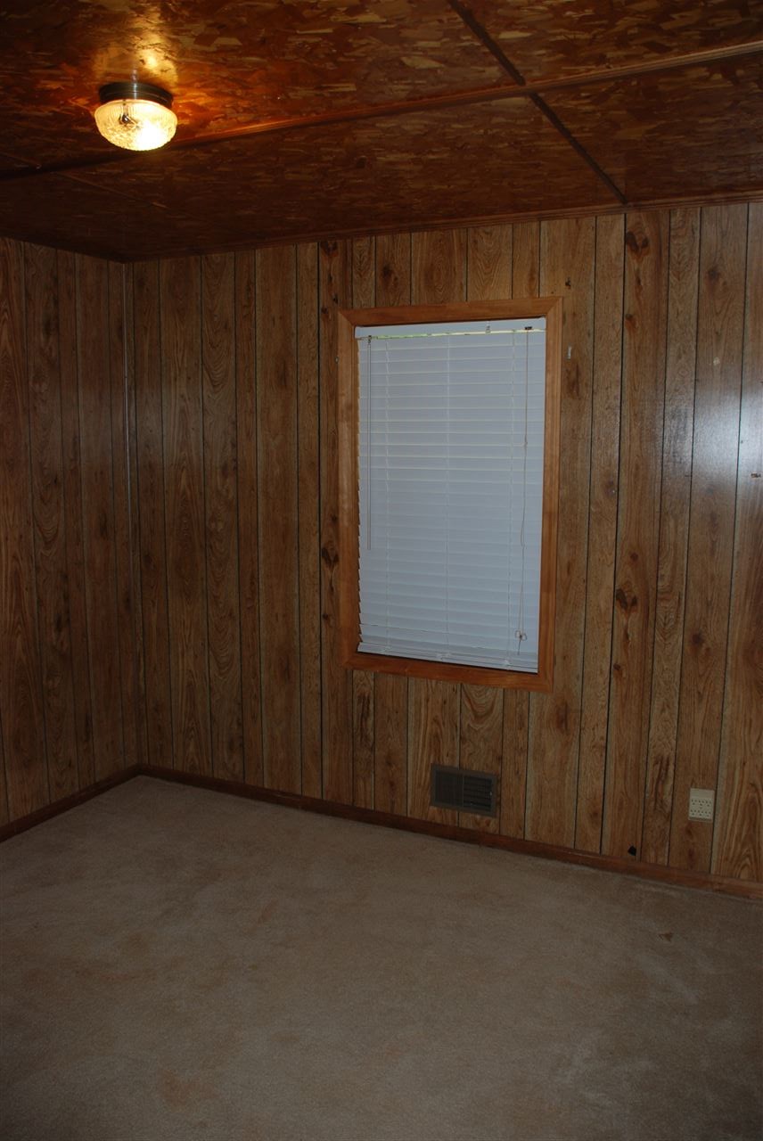 141 Russell Road Wellford, SC 29385 - Photo 3 of 11