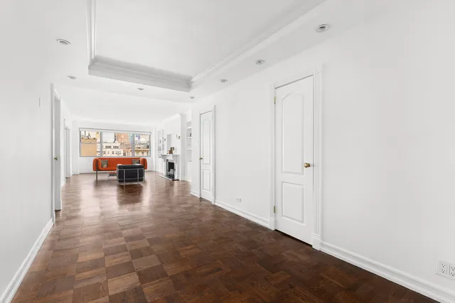 $1,595,000 | 150 East 69th Street, Unit 11L | Lenox Hill