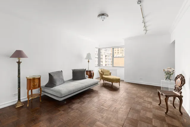 $1,595,000 | 150 East 69th Street, Unit 11L | Lenox Hill