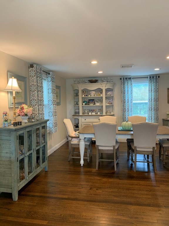 495 Gardners Neck Road Swansea, MA 02777 - Photo 4 of 8 Gallery Image 4