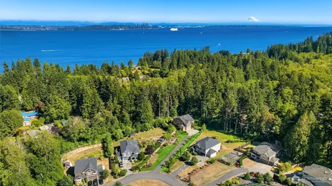 $1,695,000 | 13874 La Vigne Court Northeast, Bainbridge Island, WA 98110