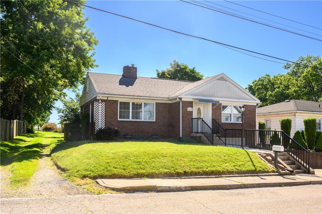 532 Oregon Avenue Rochester, PA 15074 - Photo 1 of 25 a view of front of house with a yard