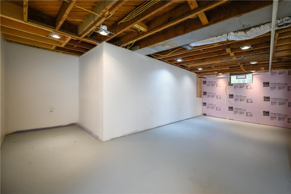 532 Oregon Avenue Rochester, PA 15074 - Photo 21 of 25 a view of empty room