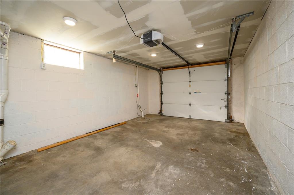 532 Oregon Avenue Rochester, PA 15074 - Photo 22 of 25 a view of a garage