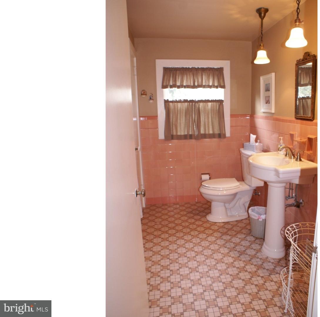 32 Bright Road Hatboro, PA 19040 - Photo 8 of 16 Bathroom