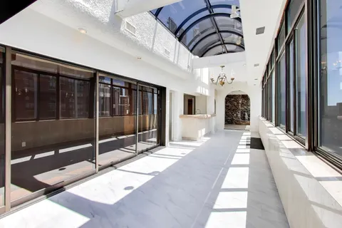$1,350,000 | 1 East Schiller Street, Unit PHW, Chicago, IL 60610