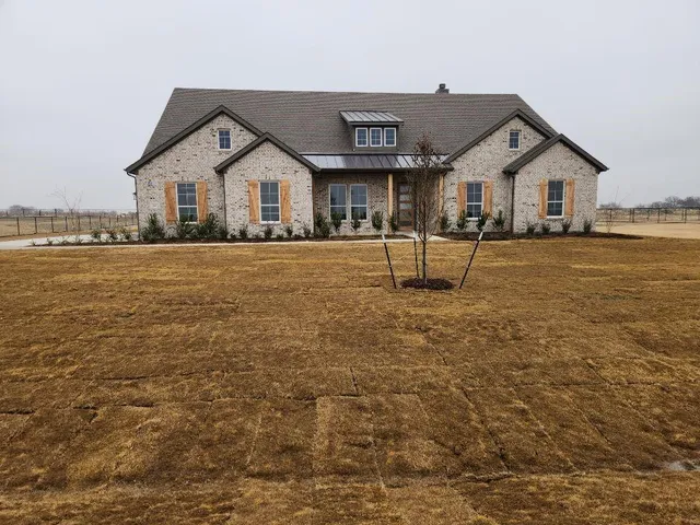 a house view with a outdoor space