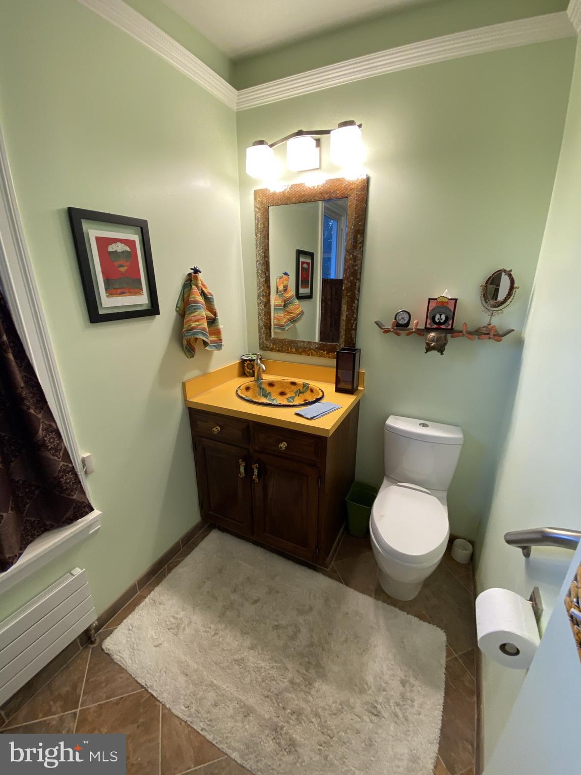8816 Orchard Road Baltimore, MD 21208 - Photo 22 of 43 Main level full bath