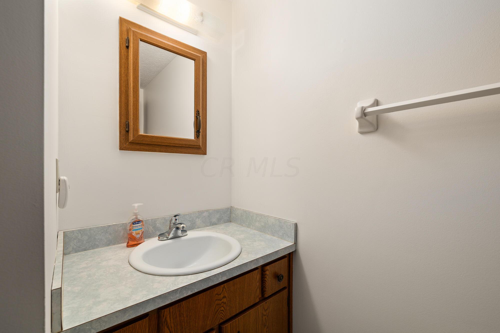 3780 Snodgrass Road Mansfield, OH 44903 - Photo 19 of 42 int-bath-upstairs-1