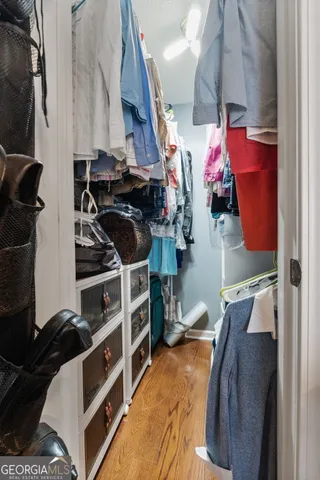 a view of entryway and workspace