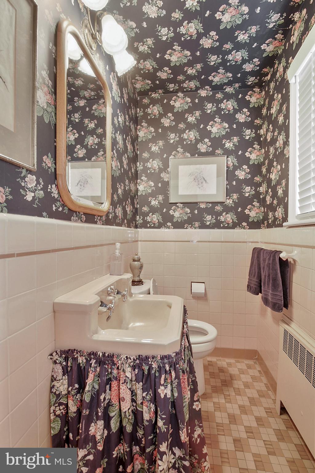 100 Warrenton Drive Silver Spring, MD 20904 - Photo 15 of 36 Main level powder room