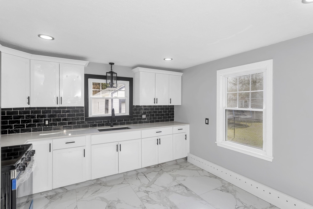 49 Bennett Street Chicopee, MA 01013 - Photo 13 of 41