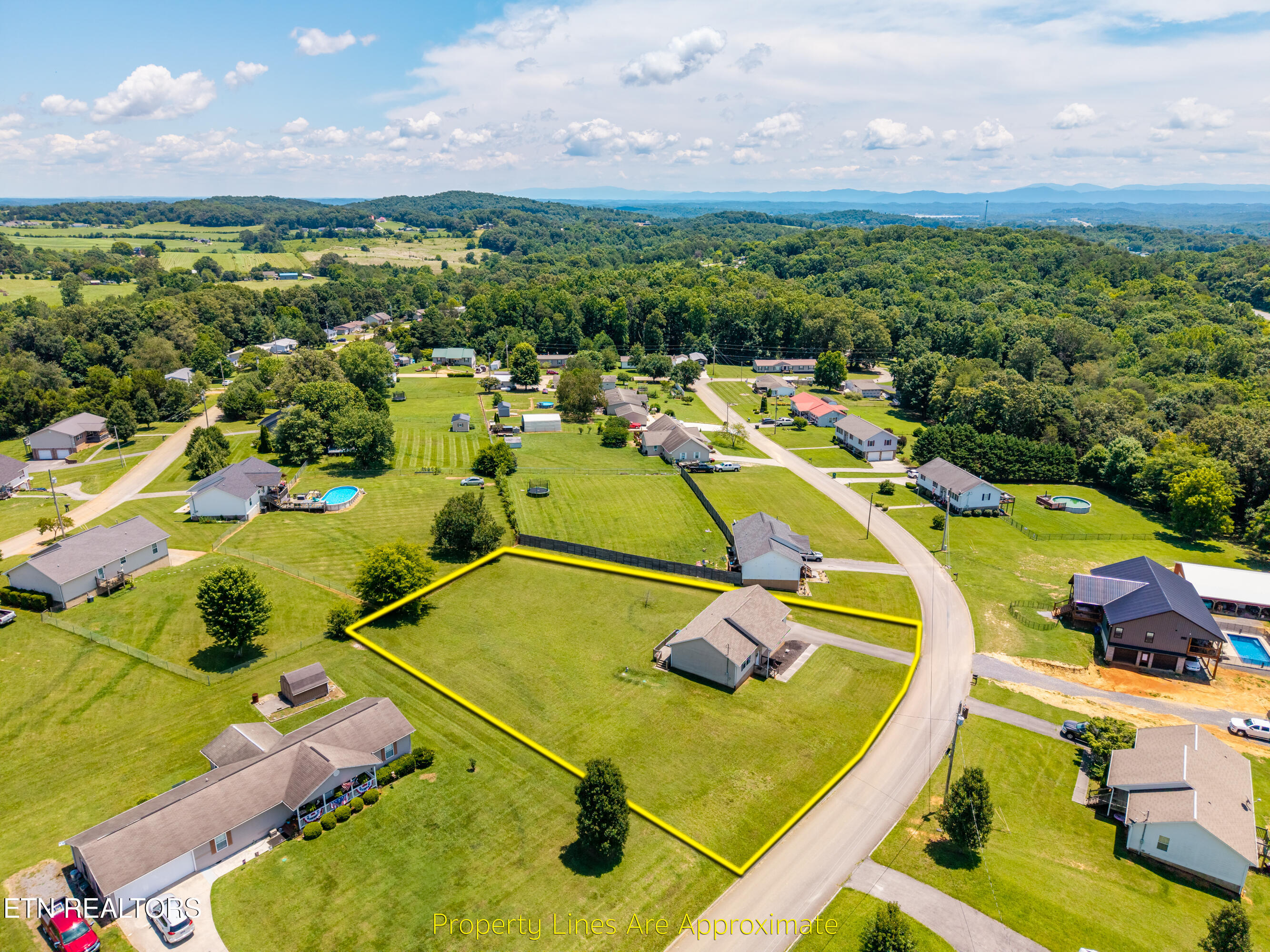 157 Ridgefield Drive Dandridge, TN 37725 - Photo 49 of 54 157RidgefieldDr-24