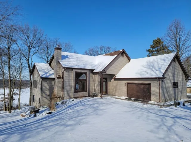 $919,900 | W10725 Wildwood Way, Poynette, WI 53955