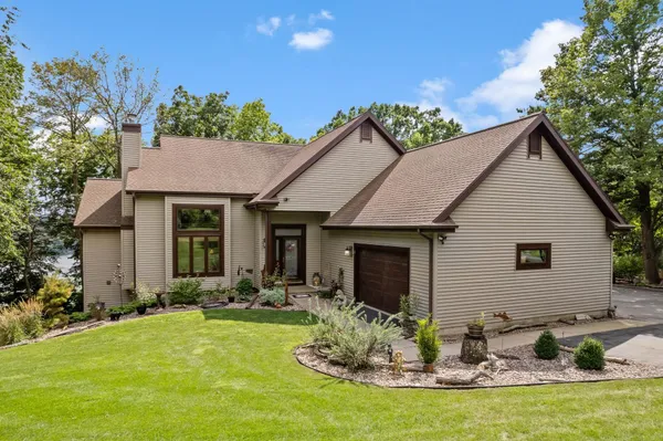 $919,900 | W10725 Wildwood Way, Poynette, WI 53955