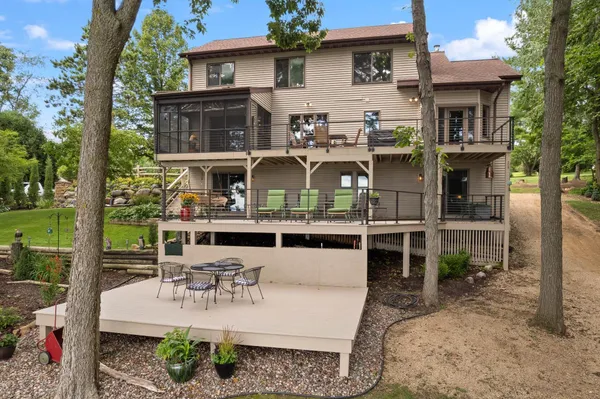 $919,900 | W10725 Wildwood Way, Poynette, WI 53955