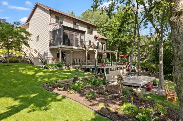 $919,900 | W10725 Wildwood Way, Poynette, WI 53955