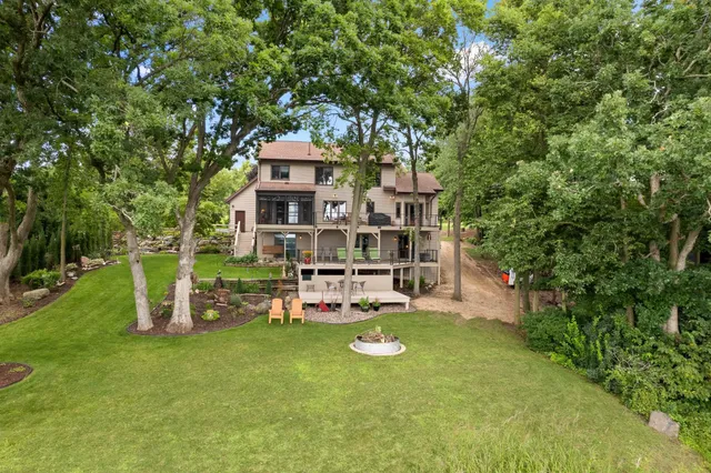 $919,900 | W10725 Wildwood Way, Poynette, WI 53955