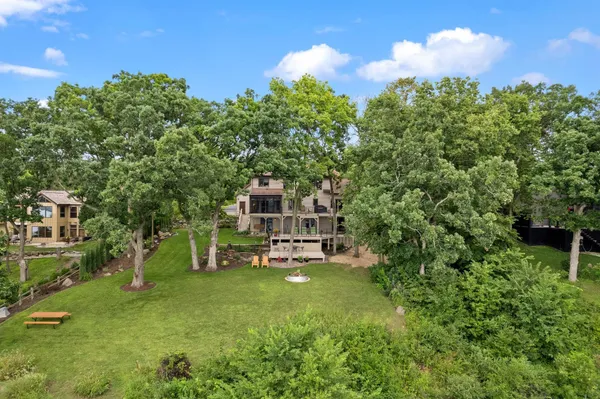 $919,900 | W10725 Wildwood Way, Poynette, WI 53955