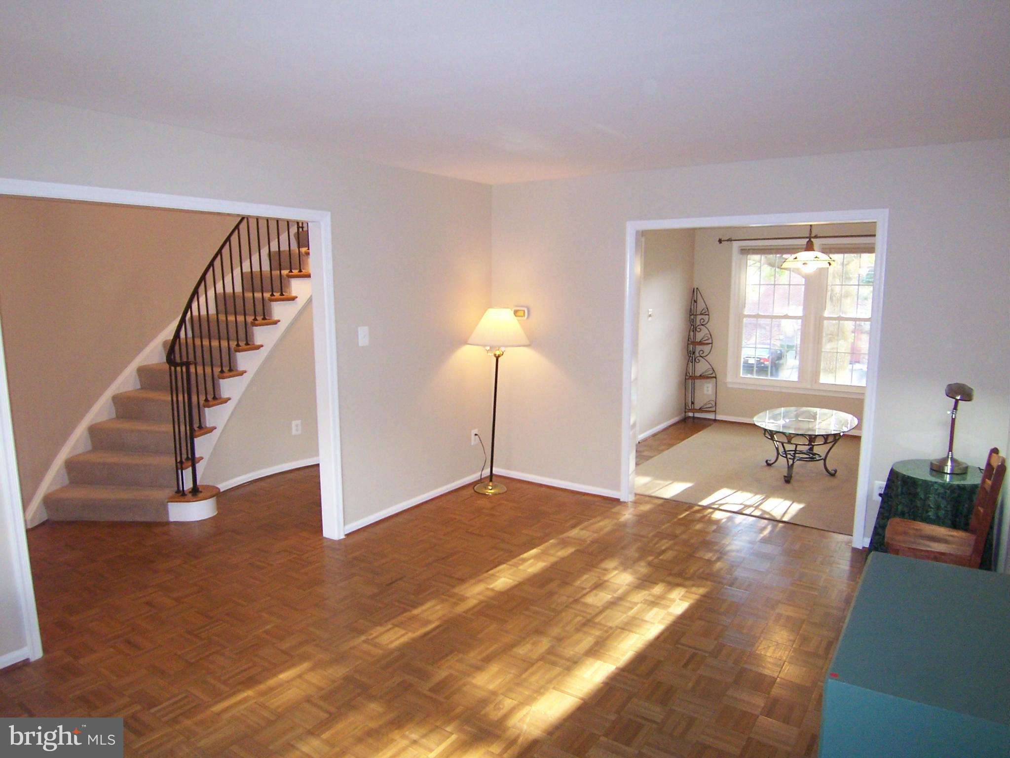 6003 Queenston Street Springfield, VA 22152 - Photo 2 of 29 Living Room