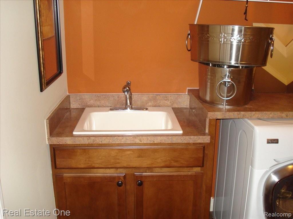 603 Poplar Court, Unit 16 Rochester, MI 48306 - Photo 2 of 12 pine orchard 079