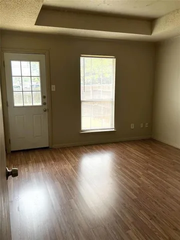 $1,985 | 725 Kingston Drive, Grand Prairie, TX 75051