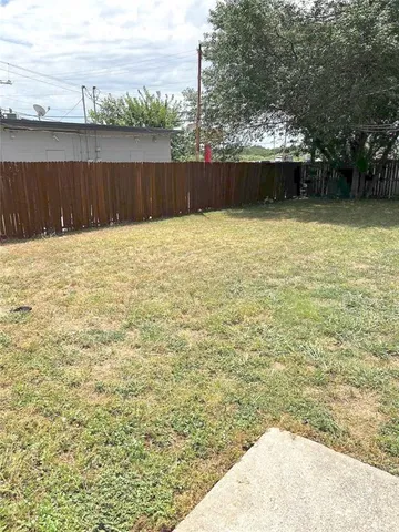 $1,985 | 725 Kingston Drive, Grand Prairie, TX 75051