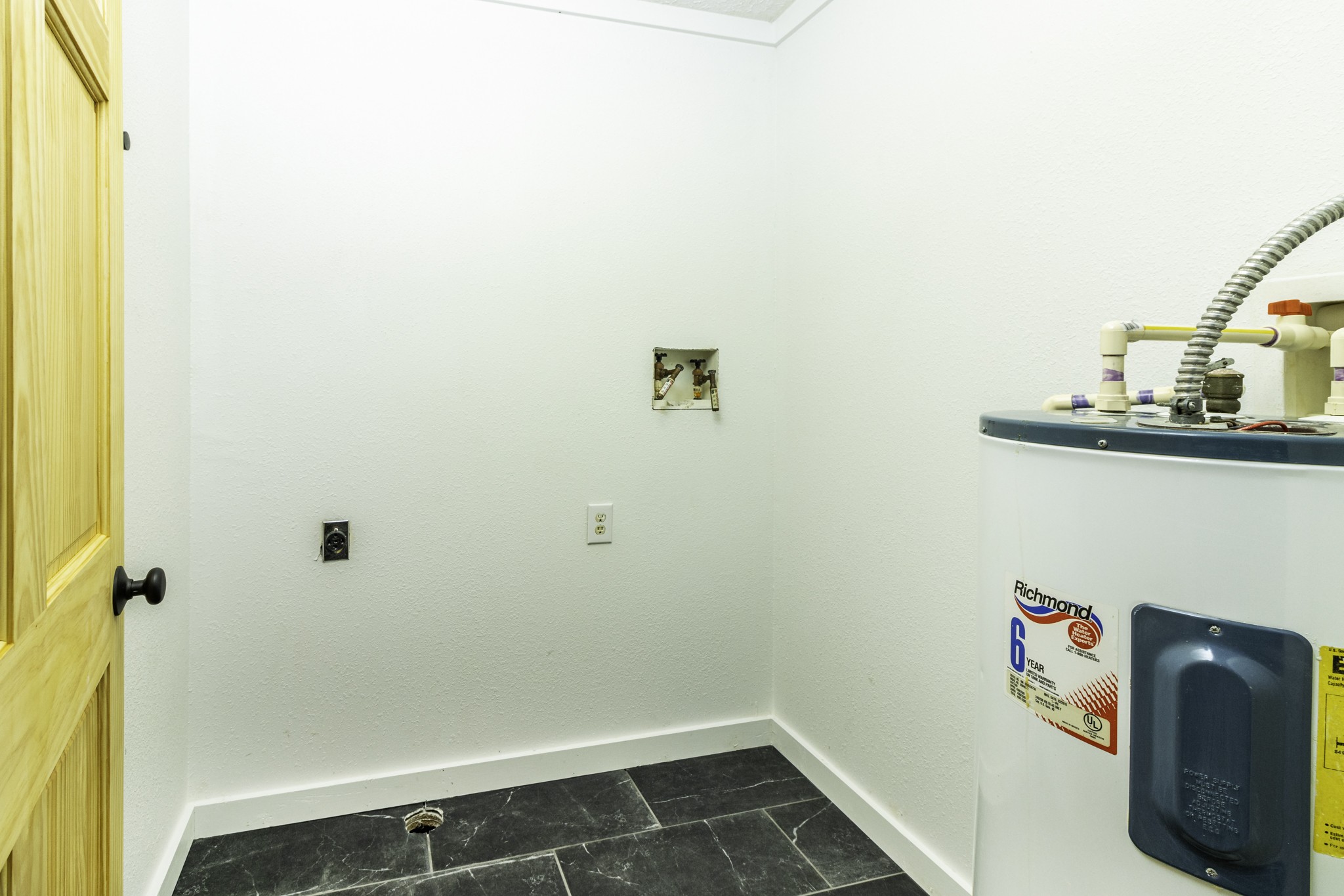405 Napier Lake Road Hohenwald, TN 38462 - Photo 25 of 26 a bathroom with a sink and vanity