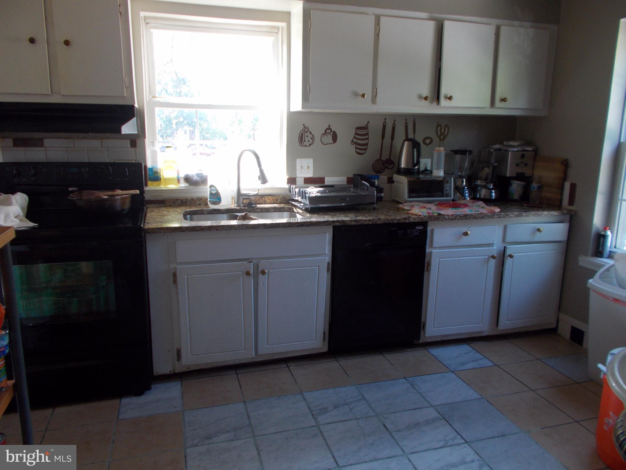 9336 Taney Road Manassas, VA 20110 - Photo 10 of 16 Kitchen