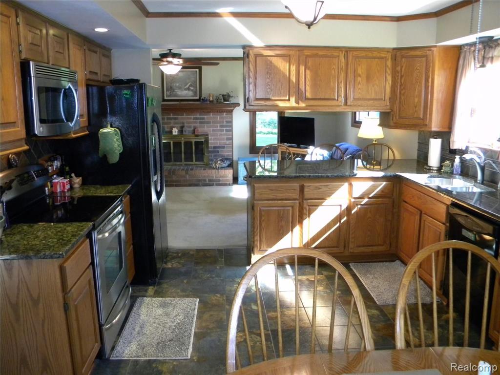 3715 Hazelton Avenue Rochester Hills, MI 48307 - Photo 38 of 52