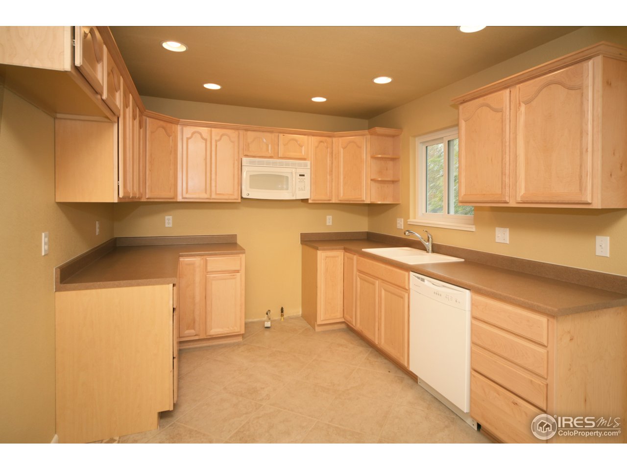 305 Briarwood Road Fort Collins, CO 80521 - Photo 4 of 17 Gallery Image 4