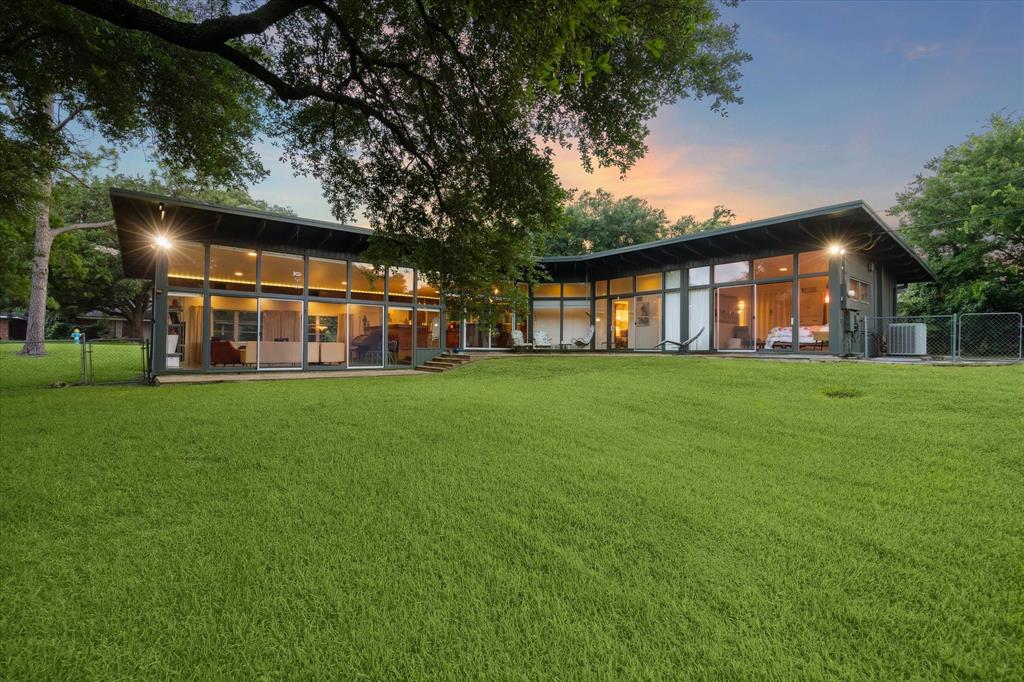 Published in Atomic Ranch magazine, Houston House & Home & Culturemap, this spectacular mid-century modern is a piece of art you get to live in!
