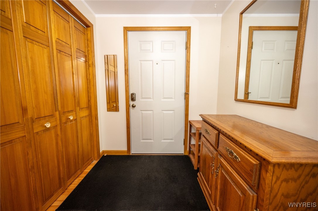 7212 Derby Road Evans, NY 14047 - Photo 11 of 43 Entryway