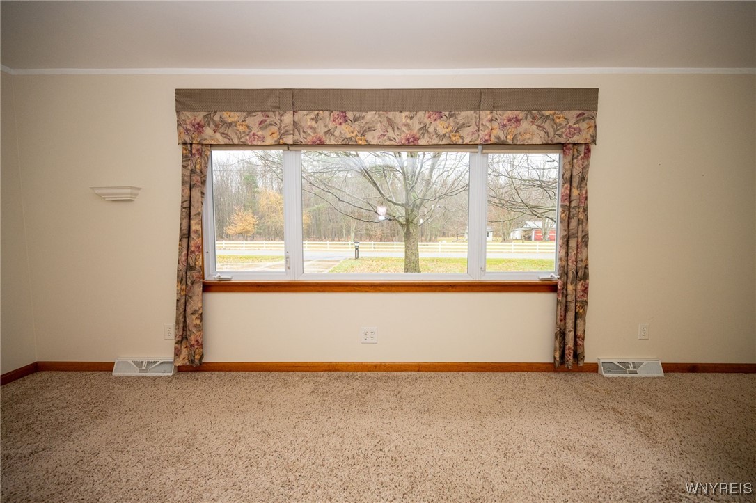 7212 Derby Road Evans, NY 14047 - Photo 22 of 43 Living Room
