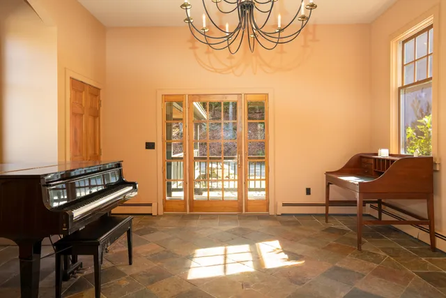 $1,470,000 | 224 Cobble Ridge Road, Londonderry, VT 05148