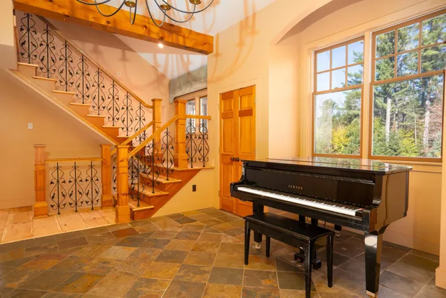 $1,470,000 | 224 Cobble Ridge Road, Londonderry, VT 05148