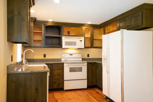 $1,470,000 | 224 Cobble Ridge Road, Londonderry, VT 05148