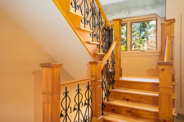 $1,470,000 | 224 Cobble Ridge Road, Londonderry, VT 05148